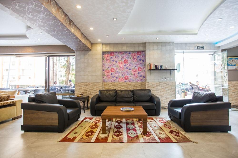 Saturn Hotel Κουσάντασι Εξωτερικό φωτογραφία