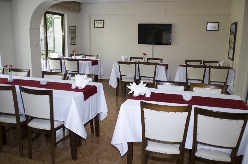 Saturn Hotel Κουσάντασι Εξωτερικό φωτογραφία