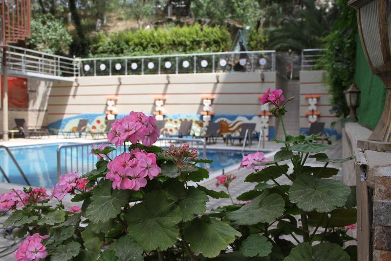 Saturn Hotel Κουσάντασι Εξωτερικό φωτογραφία