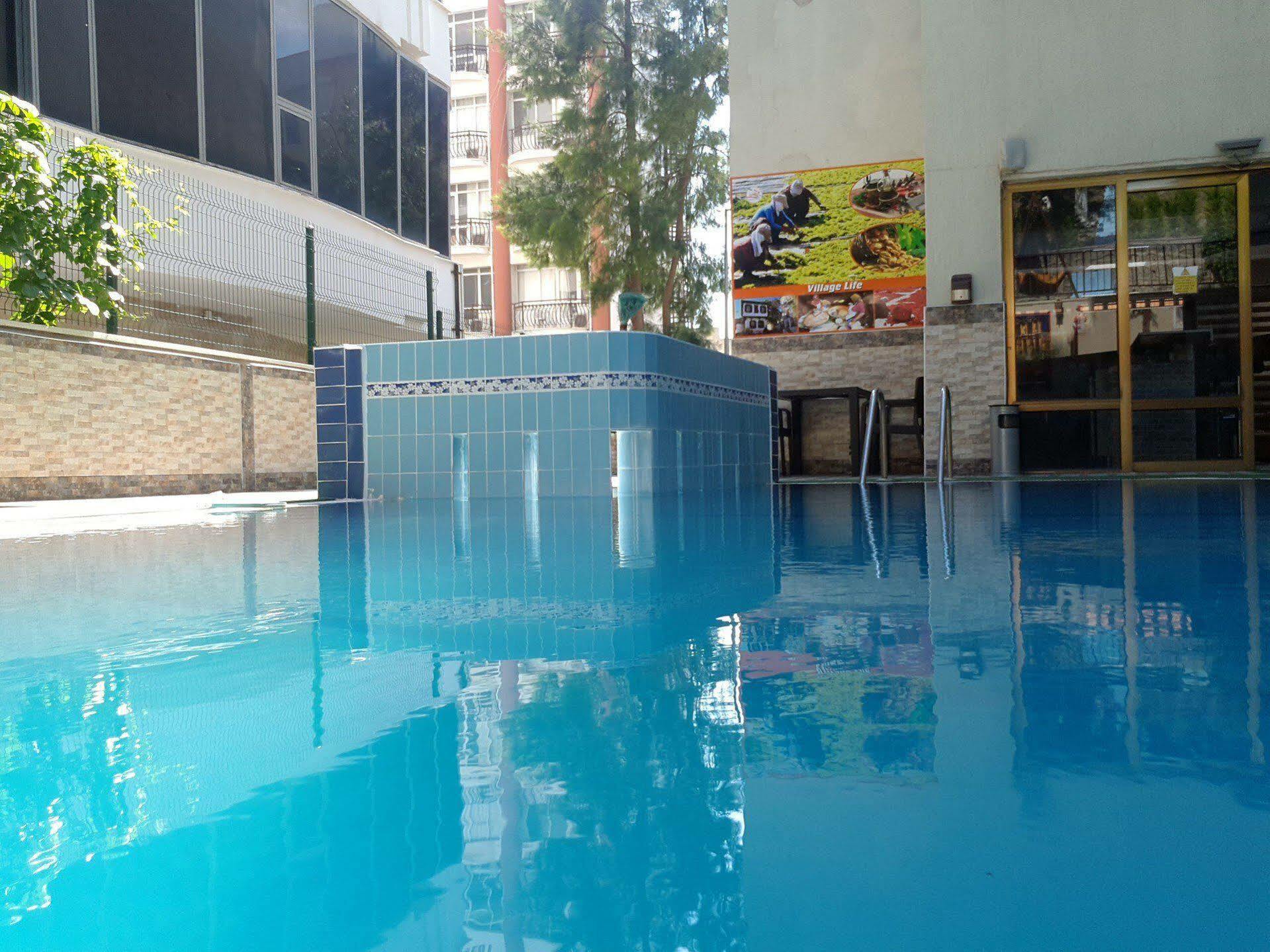 Saturn Hotel Κουσάντασι Εξωτερικό φωτογραφία