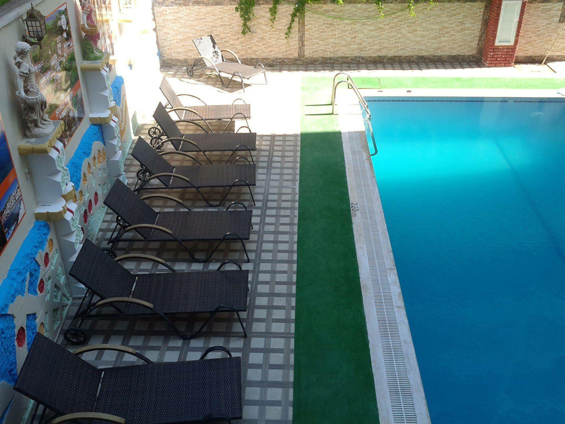 Saturn Hotel Κουσάντασι Εξωτερικό φωτογραφία