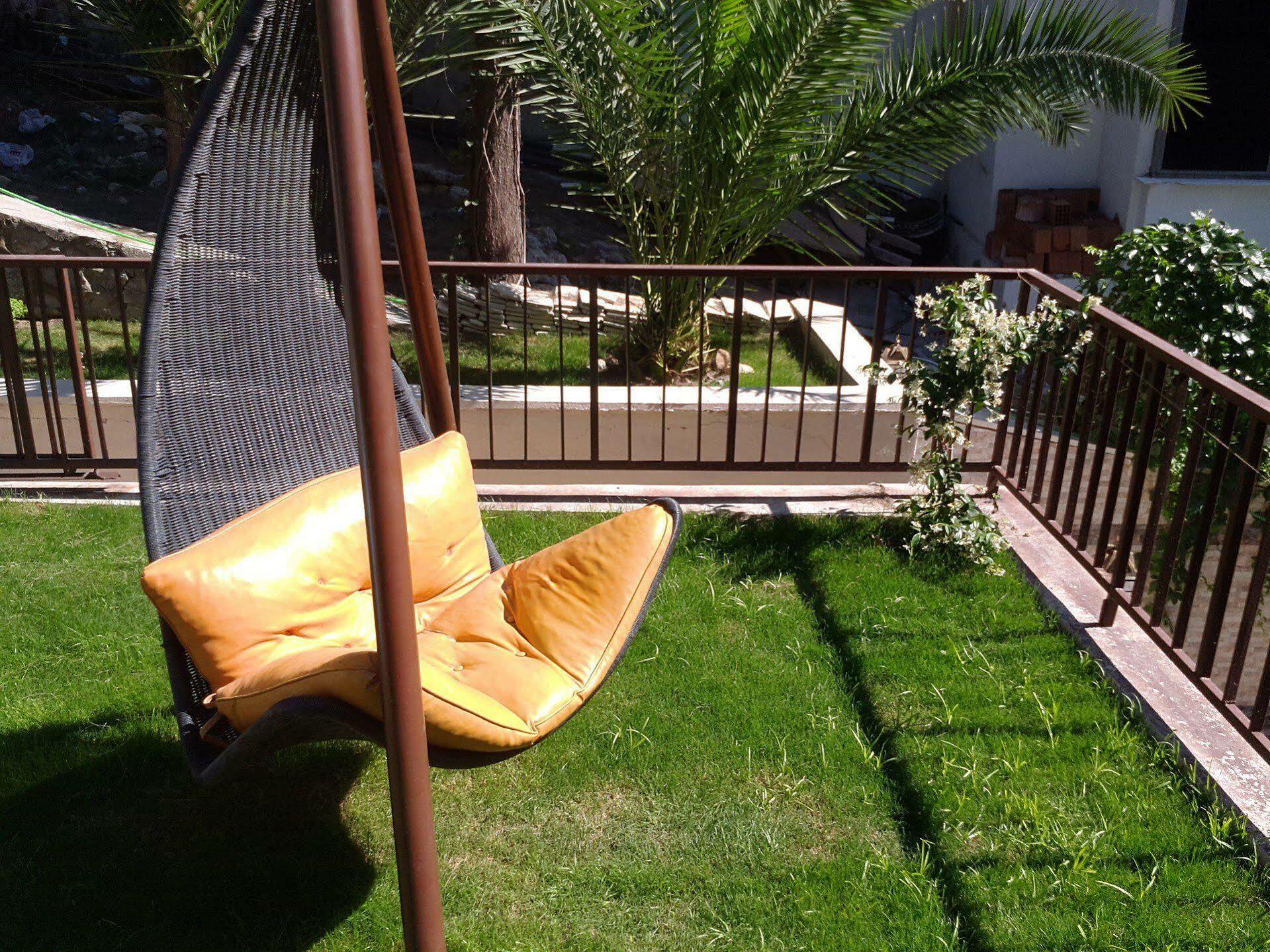 Saturn Hotel Κουσάντασι Εξωτερικό φωτογραφία